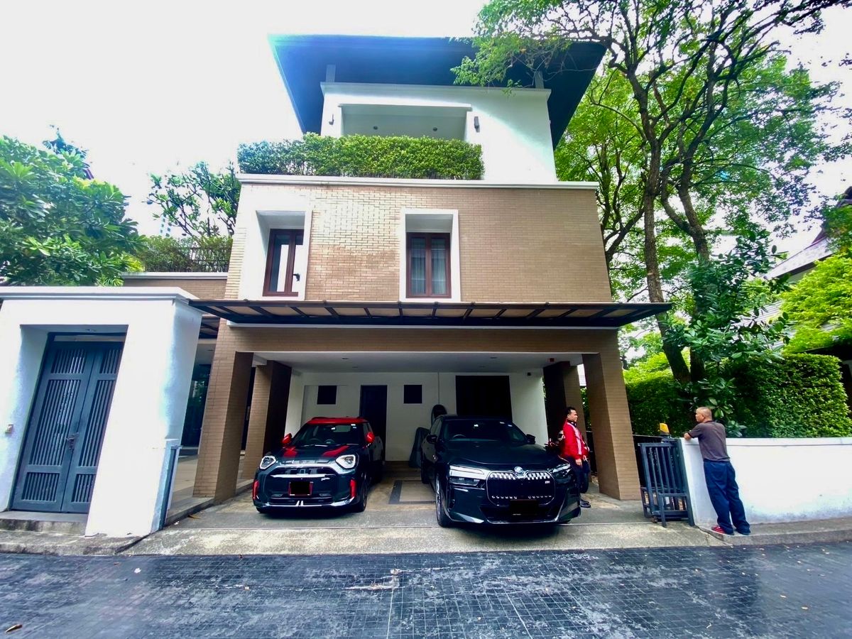 For RentHouseSukhumvit, Asoke, Thonglor : 🏡 For Rent: Ultra-Luxury 5-Storey Detached House in Sukhumvit 18 Modern Pool Villa | Rare in Prime Location 