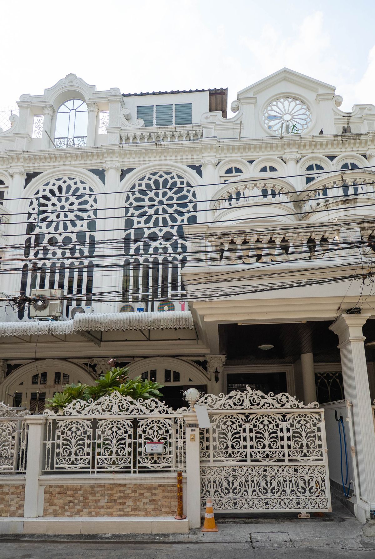 For RentTownhomeSukhumvit, Asoke, Thonglor : 4 -storey townhome rental, Ekkamai Villa, beautiful house, good location, near BTS, can make an office price 55,000 baht
