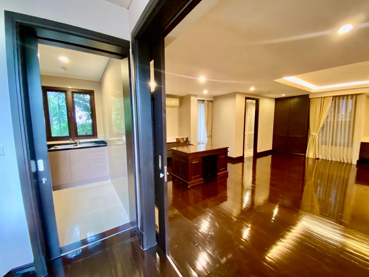 For RentHouseSukhumvit, Asoke, Thonglor : 🏡 For Rent: Ultra-Luxury 5-Storey Detached House in Sukhumvit 18 Modern Pool Villa | Rare in Prime Location 