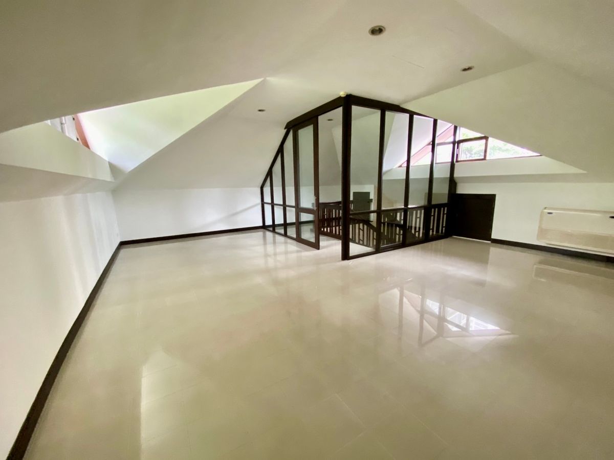 For RentHouseSukhumvit, Asoke, Thonglor : 🏡 For Rent: Ultra-Luxury 5-Storey Detached House in Sukhumvit 18 Modern Pool Villa | Rare in Prime Location 