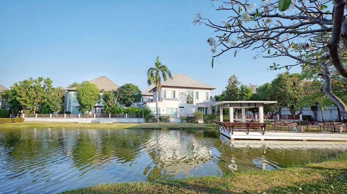 ขายบ้านบางนา แบริ่ง ลาซาล : ขาย หมู่บ้าน Blue Lagoon 1 บางนา-วงแหวน ขนาด 80.5 ตารางวา 3 ห้องนอน 3 ห้องน้ำ ถนนกาญจนาภิเษก แขวงดอกไหม เขตประเวศ กรุงเทพมหานคร