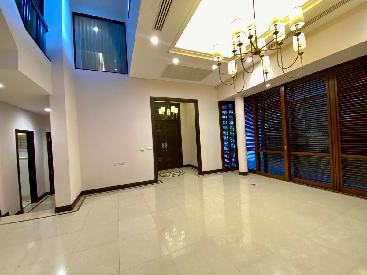 For RentHouseSukhumvit, Asoke, Thonglor : 🏡 For Rent: Ultra-Luxury 5-Storey Detached House in Sukhumvit 18 Modern Pool Villa | Rare in Prime Location 