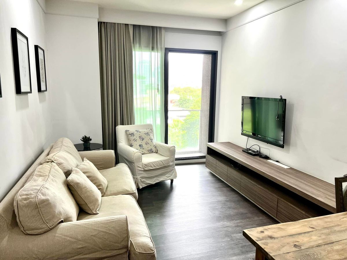 For RentCondoSukhumvit, Asoke, Thonglor : Rent RR352 NOBLE REMIX. Beautiful room, full furniture near the Thonglor BTS