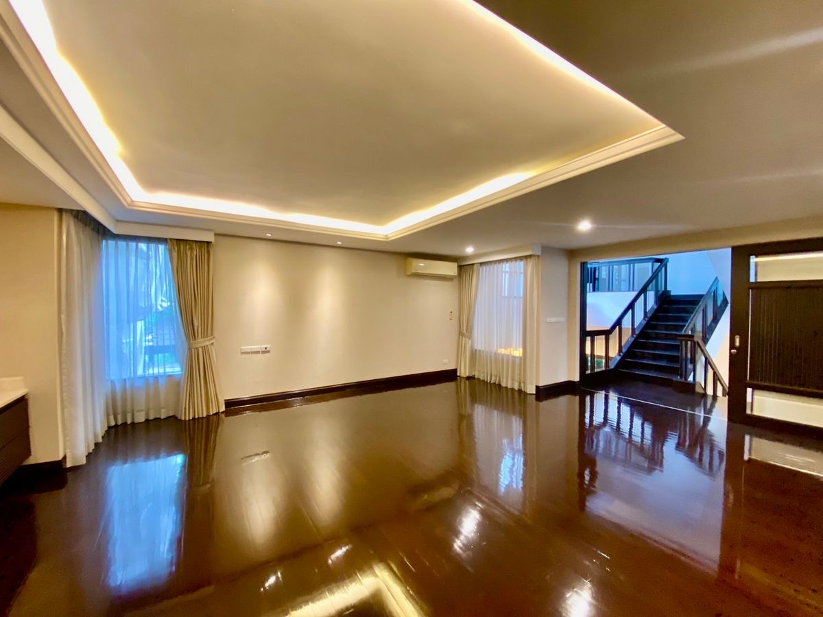 For RentHouseSukhumvit, Asoke, Thonglor : 🏡 For Rent: Ultra-Luxury 5-Storey Detached House in Sukhumvit 18 Modern Pool Villa | Rare in Prime Location 
