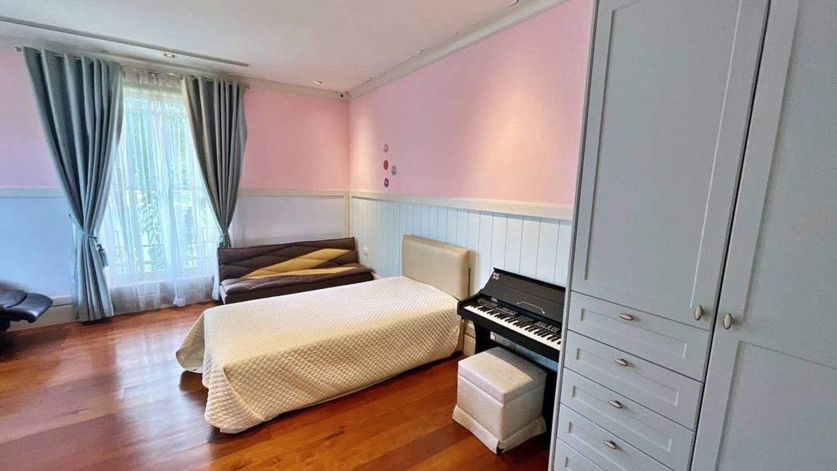 ขายบ้านแจ้งวัฒนะ เมืองทอง : ขายบ้านเดี่ยว 3 ชั้น พร้อมสระว่ายน้ำ  เมืองทองธานี ซอยโครงการ 5  