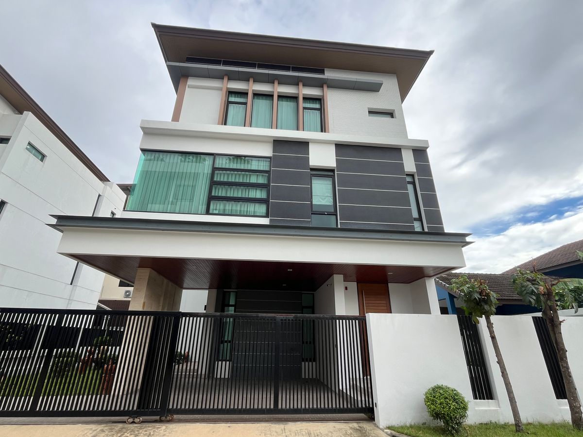 For SaleHouseChokchai 4, Ladprao 71, Ladprao 48, : Single house for sale, 4 bedrooms 92 sq m., 300+ sq m., calm, good location near the city center, easy access expressway and Rama 9, Ratchada, Lat Phrao 