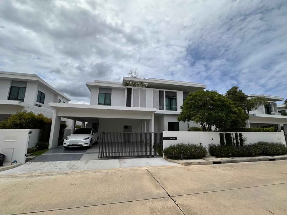 For RentHouseSamut Prakan,Samrong : Mantana bangna Km.15 house for rent.