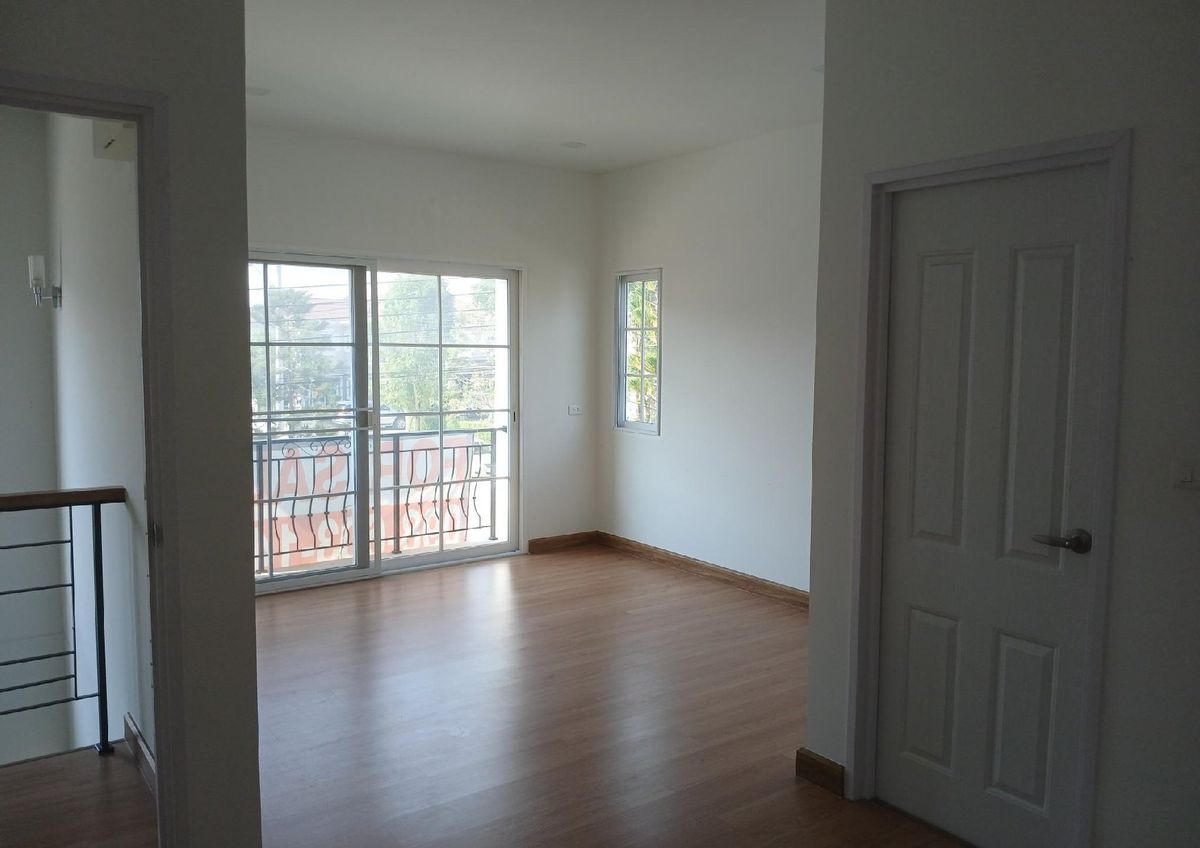 ขายบ้านลาดกระบัง สุวรรณภูมิ : บ้านแฝด โกลเด้น นีโอ บางนา-สวนหลวง ประเวศ  กรุงเทพ 44 ตร.ว. 4นอน 3น้ำ หลังมุม 🔥ฟรีโอน🔥