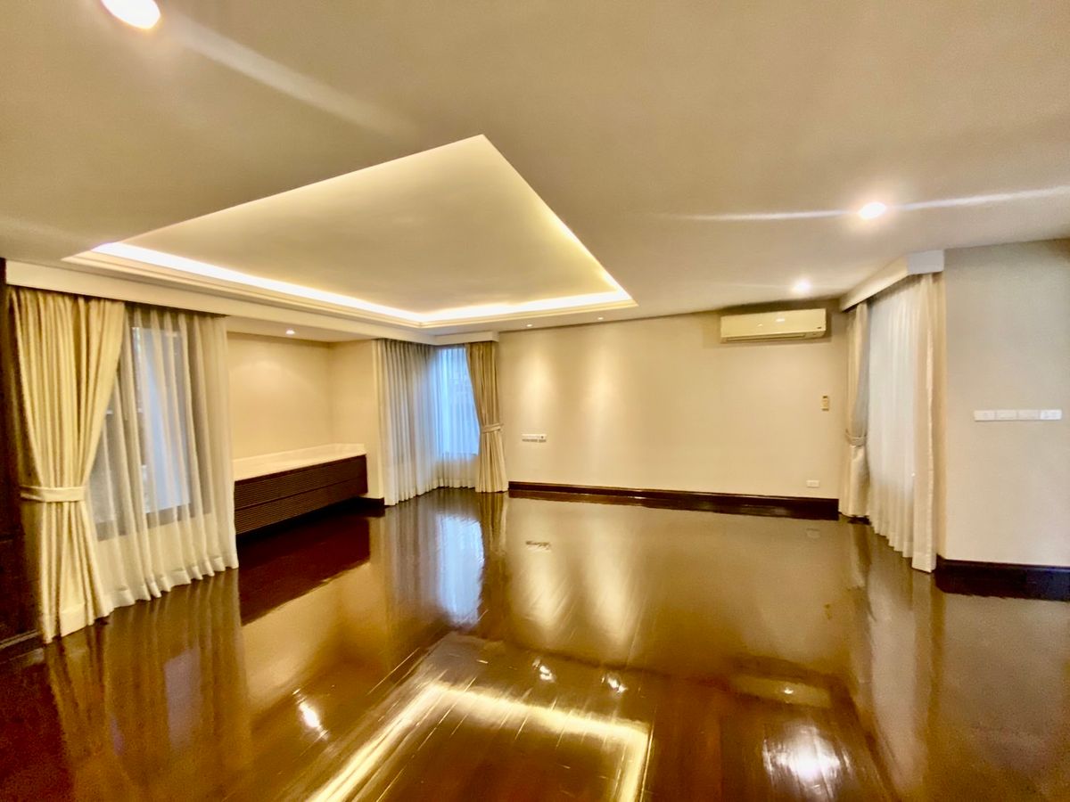 For RentHouseSukhumvit, Asoke, Thonglor : 🏡 For Rent: Ultra-Luxury 5-Storey Detached House in Sukhumvit 18 Modern Pool Villa | Rare in Prime Location 