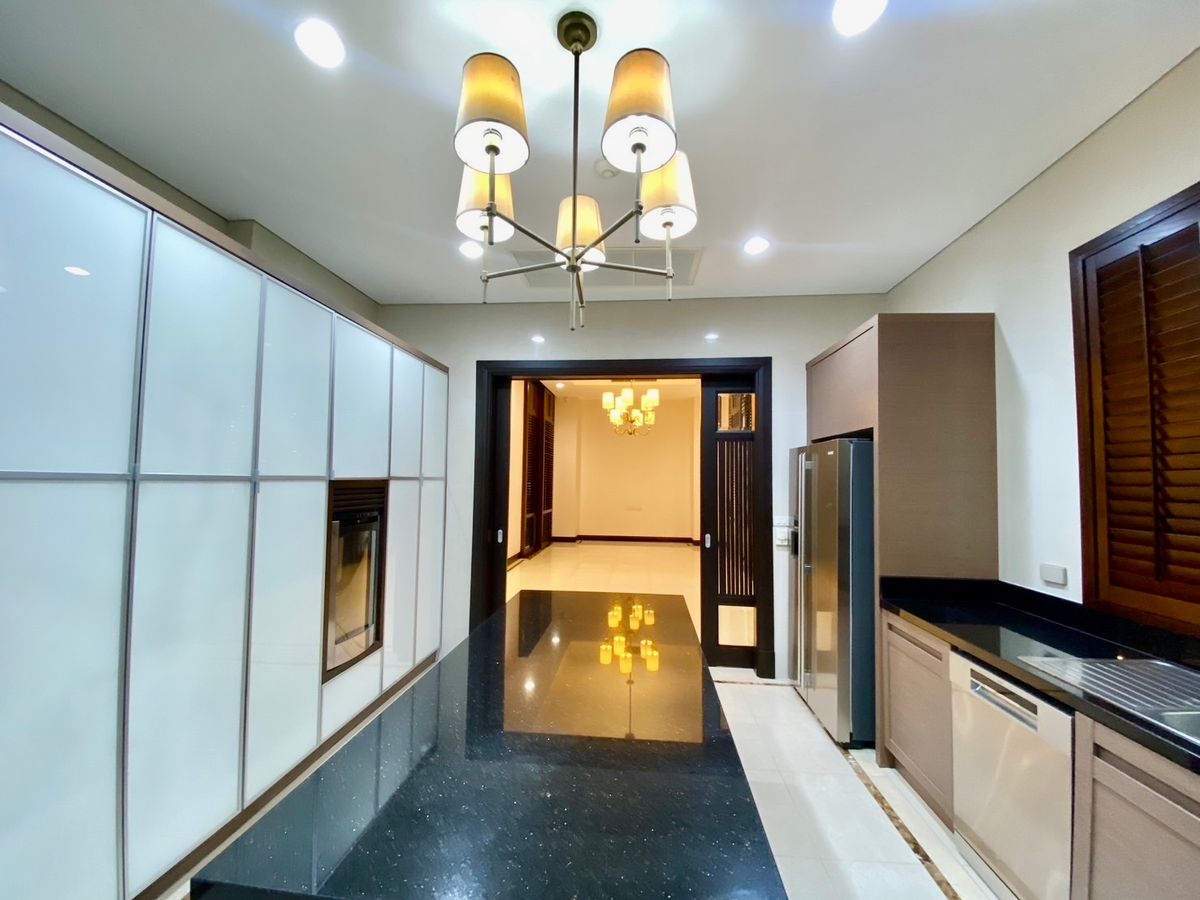 For RentHouseSukhumvit, Asoke, Thonglor : 🏡 For Rent: Ultra-Luxury 5-Storey Detached House in Sukhumvit 18 Modern Pool Villa | Rare in Prime Location 
