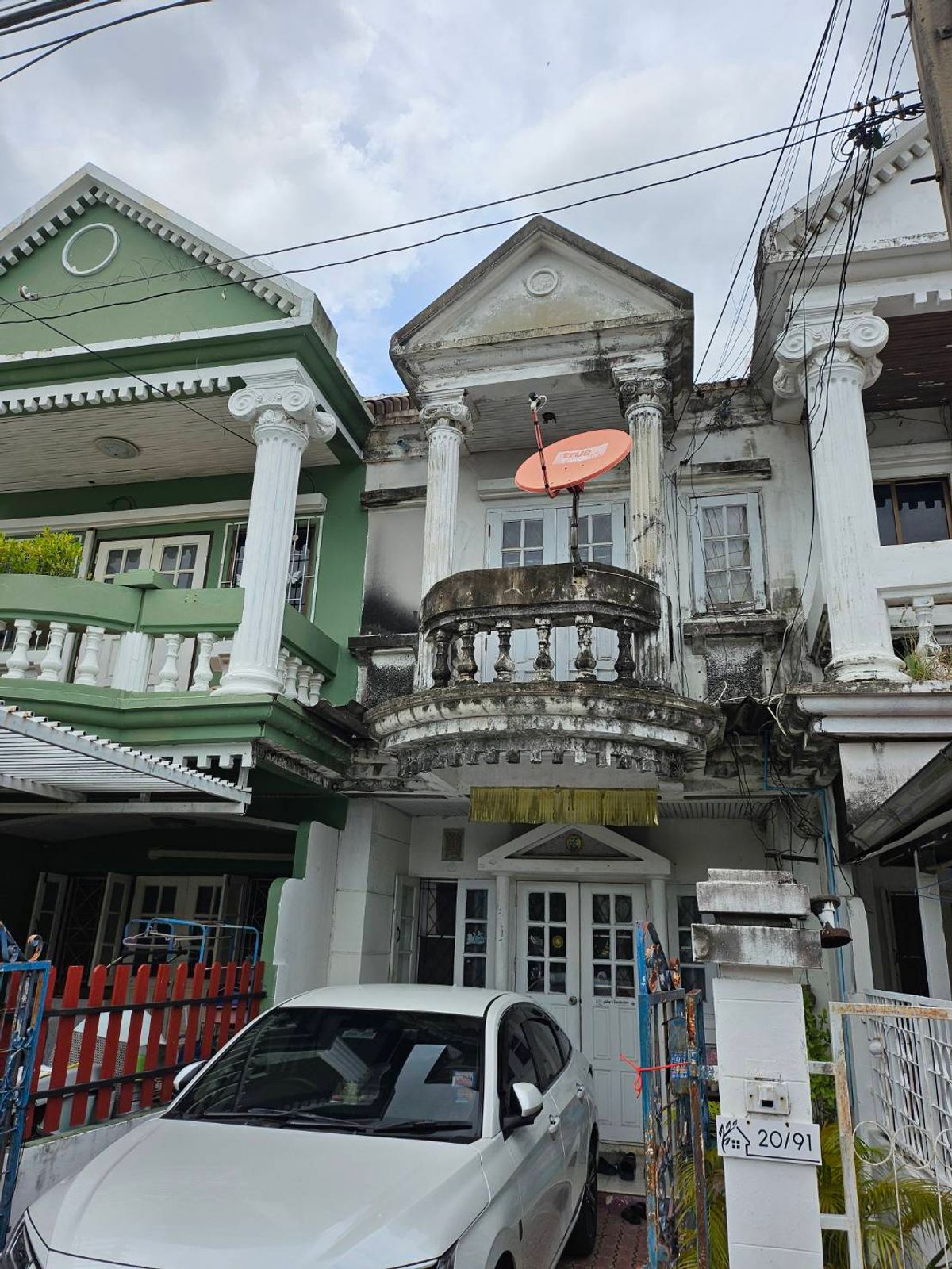 ขายทาวน์โฮมบางนา แบริ่ง ลาซาล : ทาวน์เฮ้าส์ 2 ชั้น 2 นอน 2 น้ำ 18 ตรว. ซอย บางนา-ตราด 56 (กม.5)
