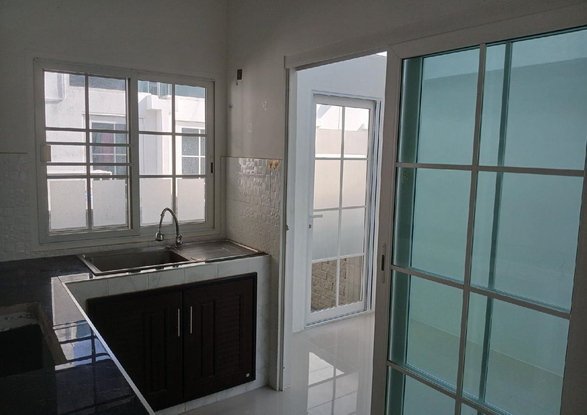 ขายบ้านลาดกระบัง สุวรรณภูมิ : บ้านแฝด โกลเด้น นีโอ บางนา-สวนหลวง ประเวศ  กรุงเทพ 44 ตร.ว. 4นอน 3น้ำ หลังมุม 🔥ฟรีโอน🔥