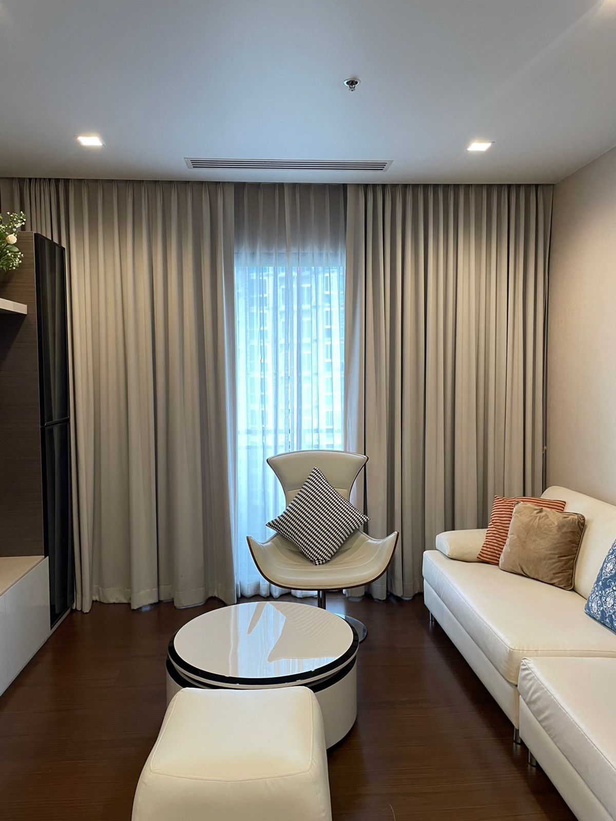 ให้เช่าคอนโดรัชดา ห้วยขวาง : 🔥ด่วน 🔥  2 beds 2 baths  76 Sq.m. - 82Sq.m. เริ่มต้น 47,000 บาท ห้องสวย  มีหลายห้อง