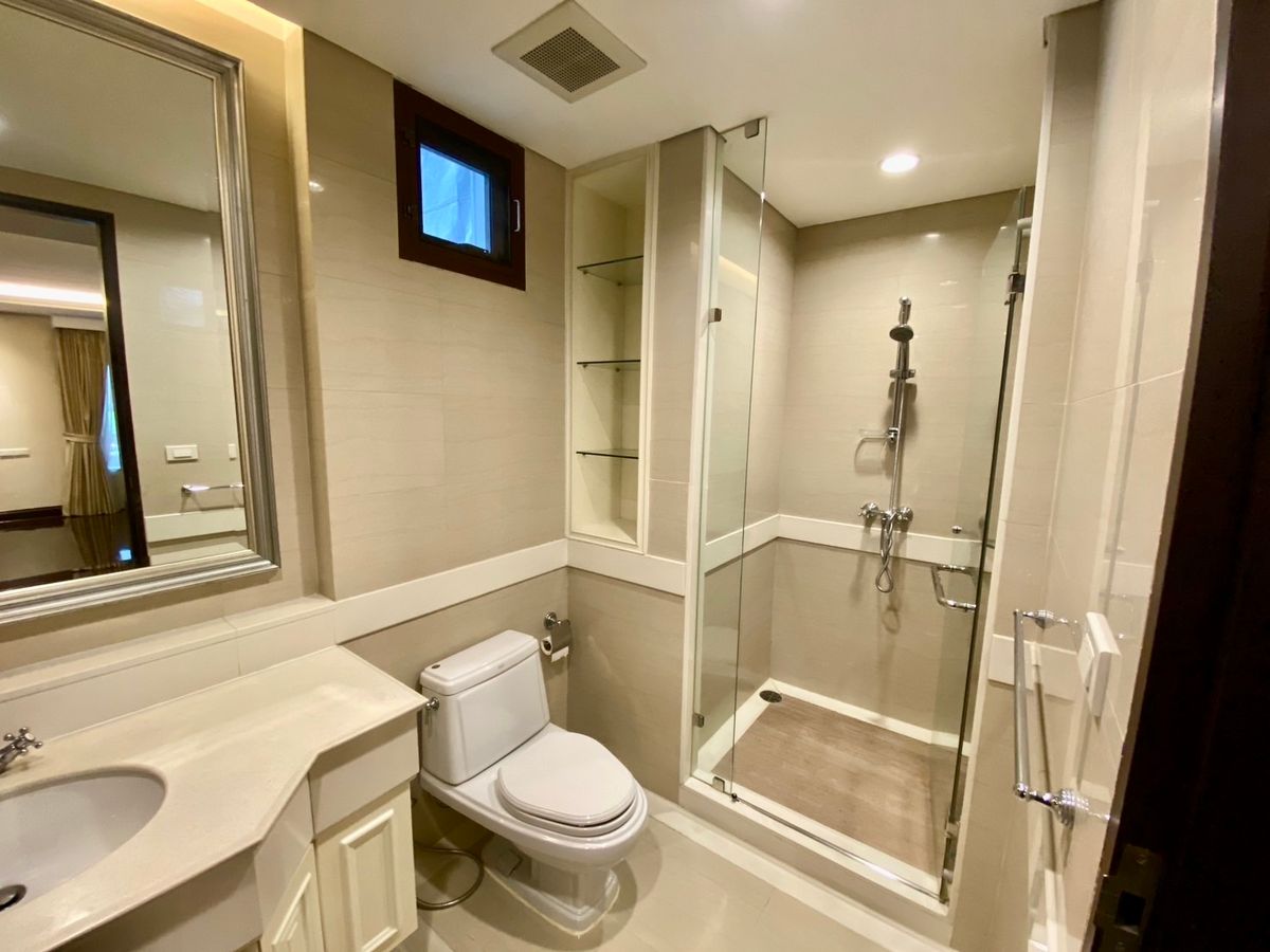 For RentHouseSukhumvit, Asoke, Thonglor : 🏡 For Rent: Ultra-Luxury 5-Storey Detached House in Sukhumvit 18 Modern Pool Villa | Rare in Prime Location 