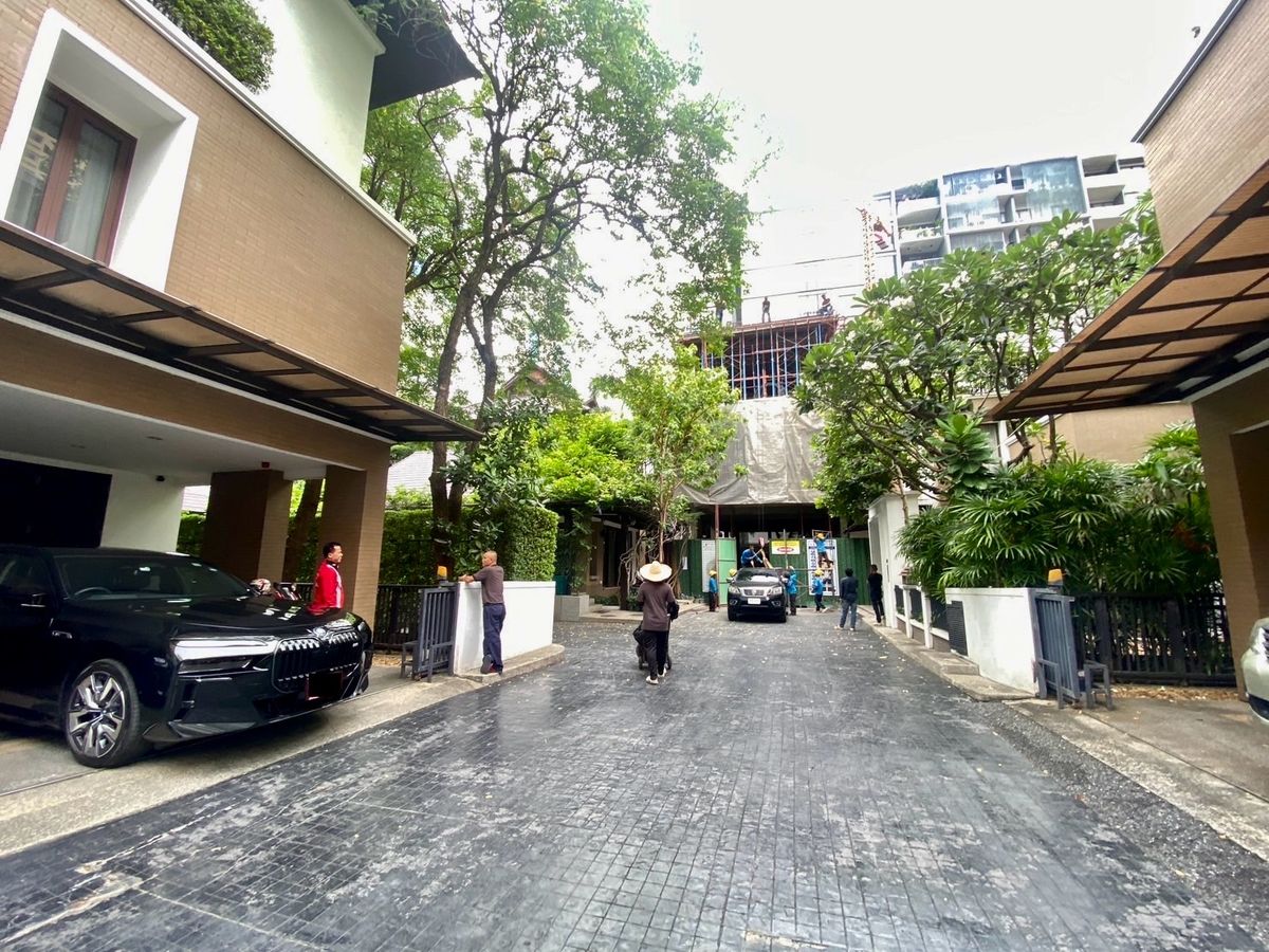 For RentHouseSukhumvit, Asoke, Thonglor : 🏡 For Rent: Ultra-Luxury 5-Storey Detached House in Sukhumvit 18 Modern Pool Villa | Rare in Prime Location 