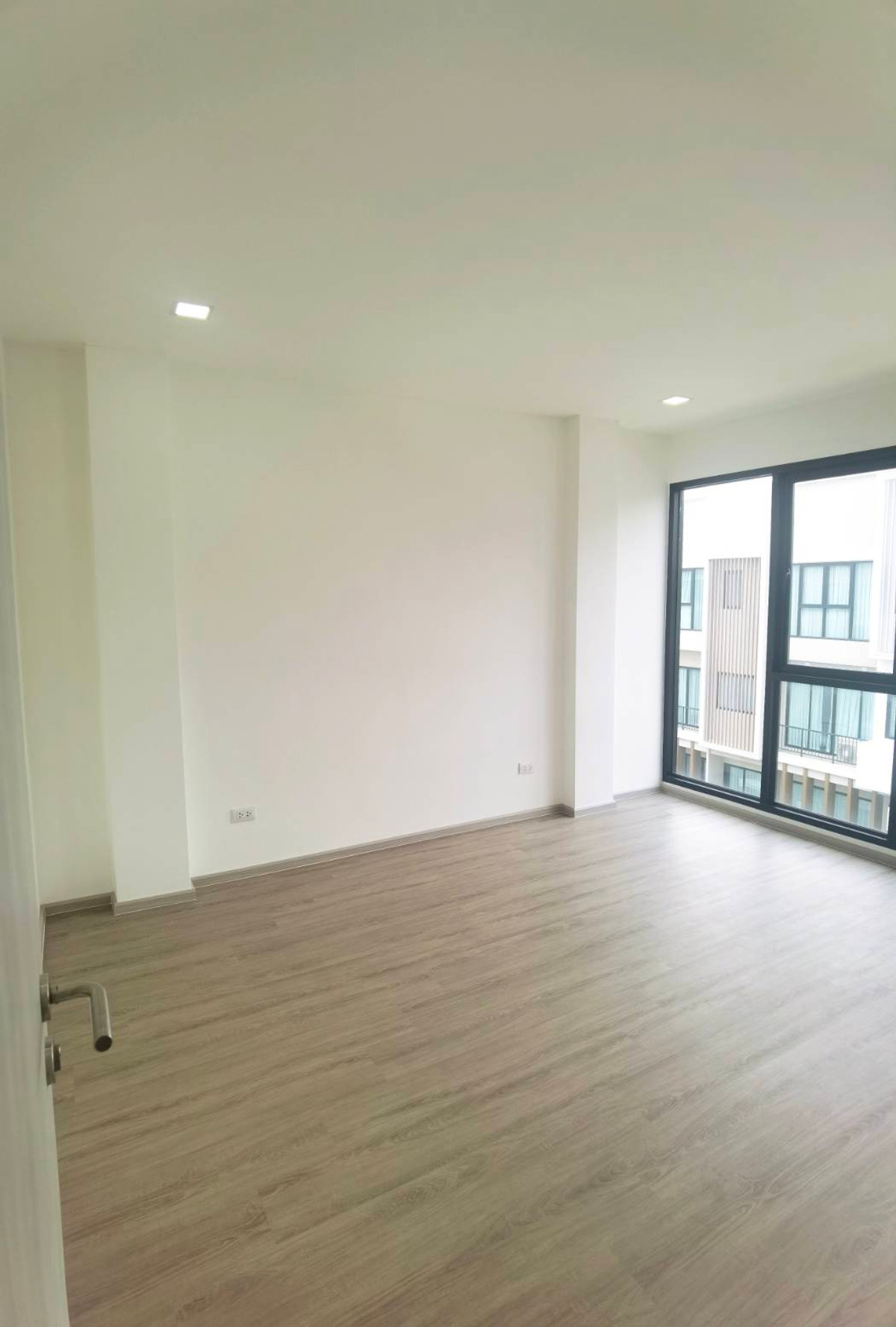 For SaleTownhomePinklao, Charansanitwong : Urgent sale‼ ️ House No. 989/1 The Bliz Sathorn-Charan 35 Premium Townhouse, the corner of the Children's Play, the swimming pool only has only one house.