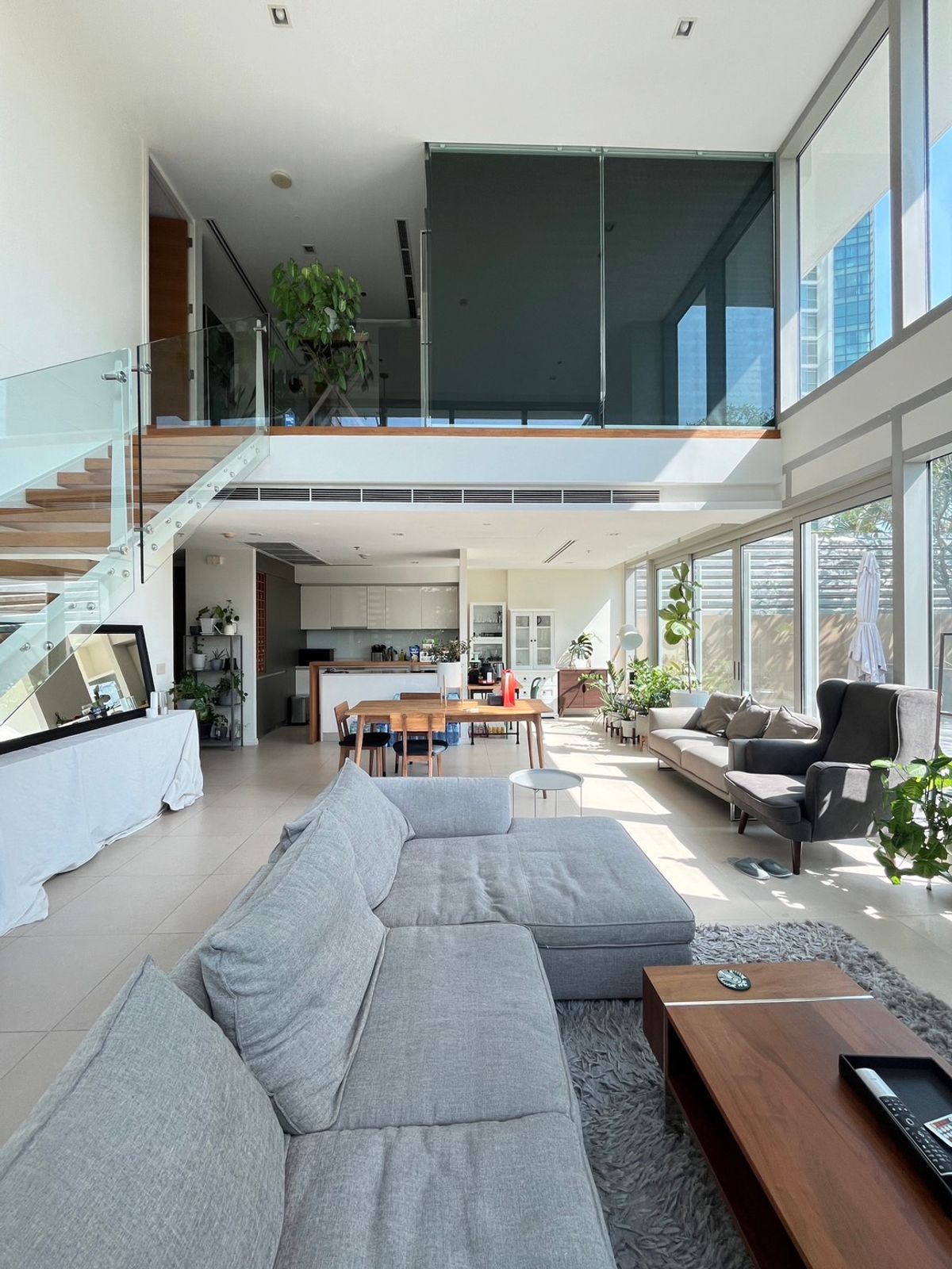 ขายคอนโดวงเวียนใหญ่ เจริญนคร : Rare unit Duplex Penthouse feel like home with freshing vibe in CBD  ✨The River✨ 3 ห้องนอน 4 ห้องน้ำ ขนาด 286 ตร.ม ใกล้ BTS / MRT กรุงธนบุรี (0.9 กม.) Tel.0982645161 