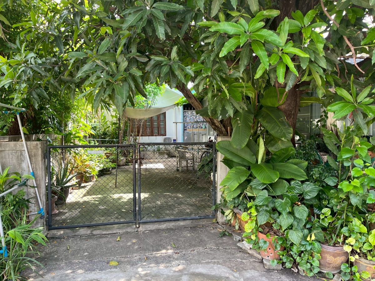 For SalePattanakan, Srinakarin : Twin house for sale at Laem Thong athletes Soi Krungthep Kreetha, near MRT Sri Sridae (N.1784)