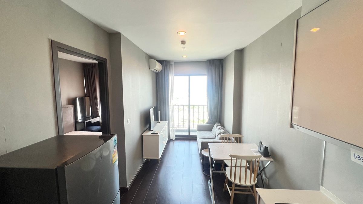 For RentCondoSukhumvit, Asoke, Thonglor : High floor, beautiful room, ready to be near the fresh market and supermarket Travel to BTS Ekamai is convenient.