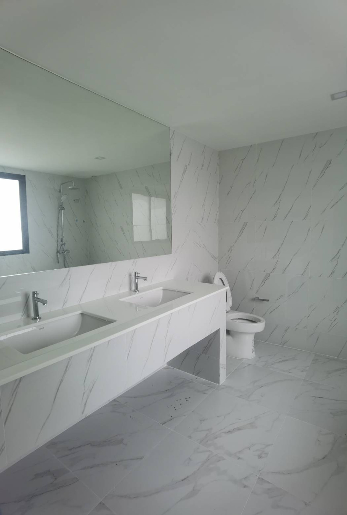 For SaleTownhomePinklao, Charansanitwong : Urgent sale‼ ️ House No. 989/1 The Bliz Sathorn-Charan 35 Premium Townhouse, the corner of the Children's Play, the swimming pool only has only one house.