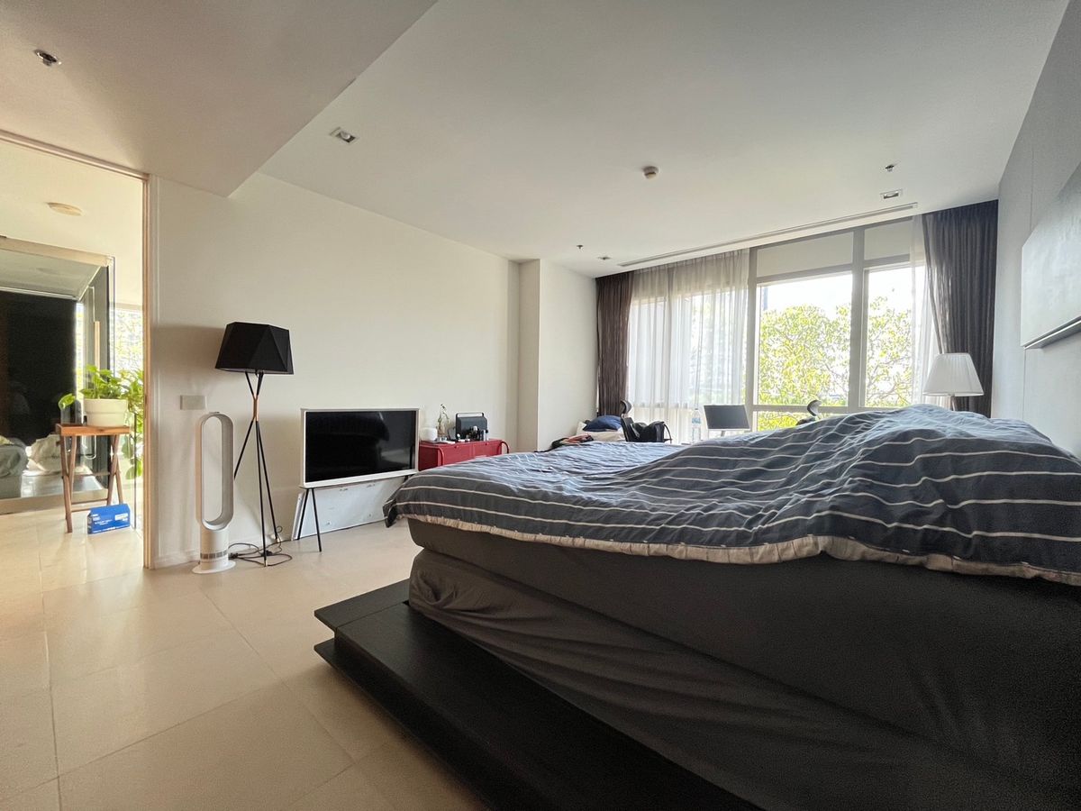 For SaleCondoWongwianyai, Charoennakor : Rare unit Duplex Penthouse ✨The River✨ 3 bedrooms, 4 bathrooms, size 286 sq m, near BTS / MRT Krung Thon Buri (0.9 km.) Tel.0982645161