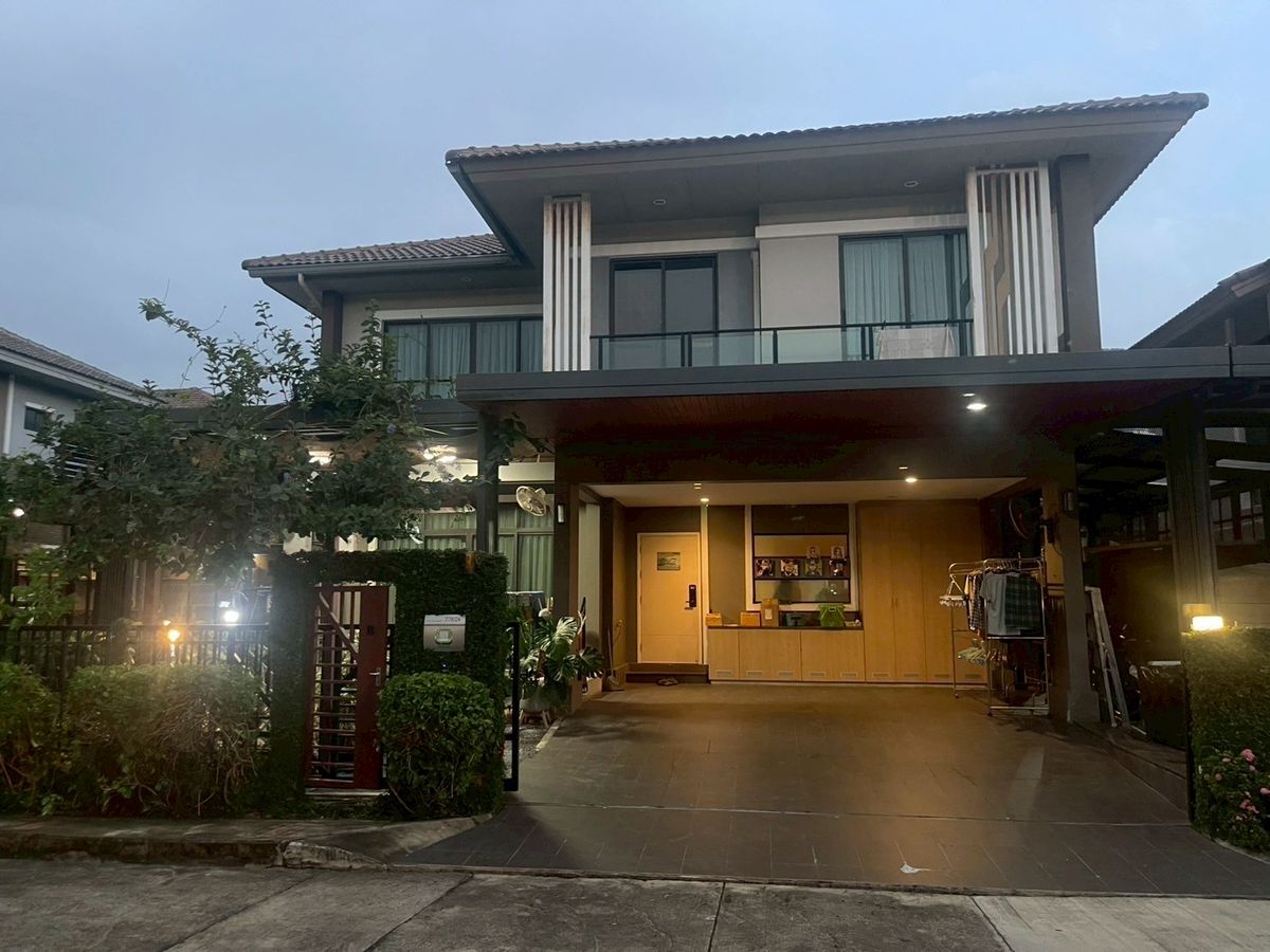 ให้เช่าบ้านพัฒนาการ ศรีนครินทร์ : For Rent: Detached House at The Plant Exclusique Phatthanakan 44, Near Ekkamai-Thonglor The Plant Exclusique Phatthanakan 44, a quality project by Pruksa Avenue, offers a detached house for rent in an excellent location with convenient access to Ekkamai