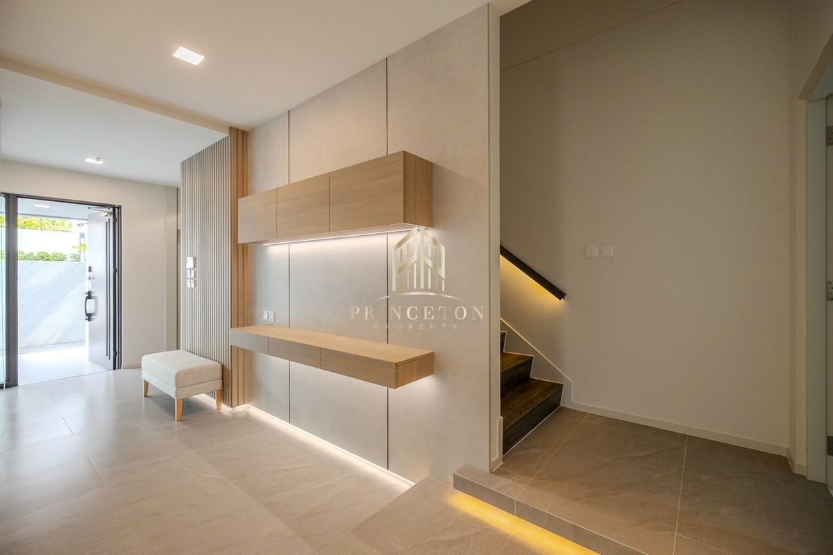 HousePattanakan, Srinakarin : Vive Krungthep Kreetha, near Wellington School 📞092-4252445