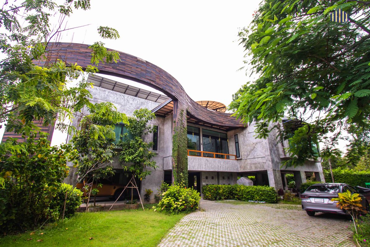 ขายบ้านสมุทรสงคราม : ขายด่วน! บ้านหรูสไตล์โมเดิร์นลอฟต์ ติดคลอง บรรยากาศดี บนที่ดินกว่า 3 ไร่ พร้อมสระว่ายน้ำ โซล่าเซลล์ ใกล้ตลาดน้ำอัมพวา ทำเลเงียบสงบ เหมาะสำหรับบ้านพักตากอากาศ รีสอร์ตส่วนตัว หรือทำพูลวิลล่า ปลายโพงพาง สมุทรสงคราม