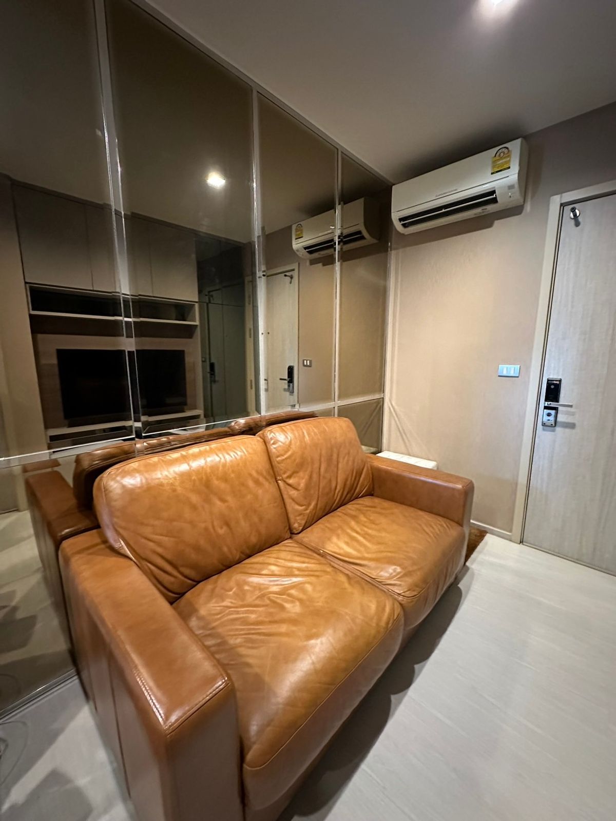 ขายคอนโดสุขุมวิท อโศก ทองหล่อ : ✨ ขายคอนโด Rhythm Sukhumvit 36-38 (BTS ทองหล่อ) แต่งครบ พร้อมอยู่ ทำเลใจกลางสุขุมวิท  💰 ราคาขายเพียง 5,500,000 บาท (รวมทุกค่าใช้จ่าย ณ วันโอนแล้ว!)