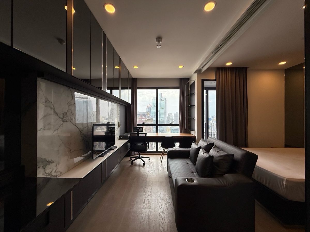 ให้เช่าคอนโดสยาม จุฬา สามย่าน : For Rent!! Ashton Chula - Silom**Ready to move in, Free Wifi**Rent Price!! 28,500฿ per month❤️‍🔥1 Bedroom size 32 sq.m. Contract Aomam (agent) Tel./Line id : 0955871692 WhatsApp : +66 95 587 1692