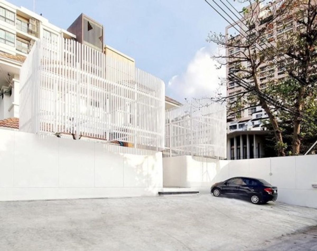 For RentHouseSapankwai,Jatujak : 2 -storey detached house for rent, Soi Senanikhom 1, Phahonyothin 32, near BTS Senanikhom, 105 square wah, parking in front of the house, 7 cars, suitable for many businesses