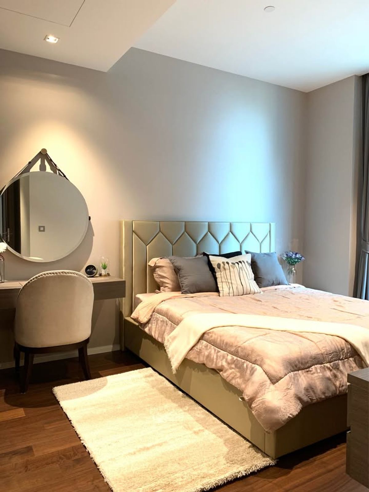 ให้เช่าคอนโดสุขุมวิท อโศก ทองหล่อ : DPM108  ให้เช่า เดอะ ดิโพลแมท 39, Super Luxury condominium ชั้น 10  ห้องแต่งครบ 54 ตรม. 56,000./เดือน 064-959-8900