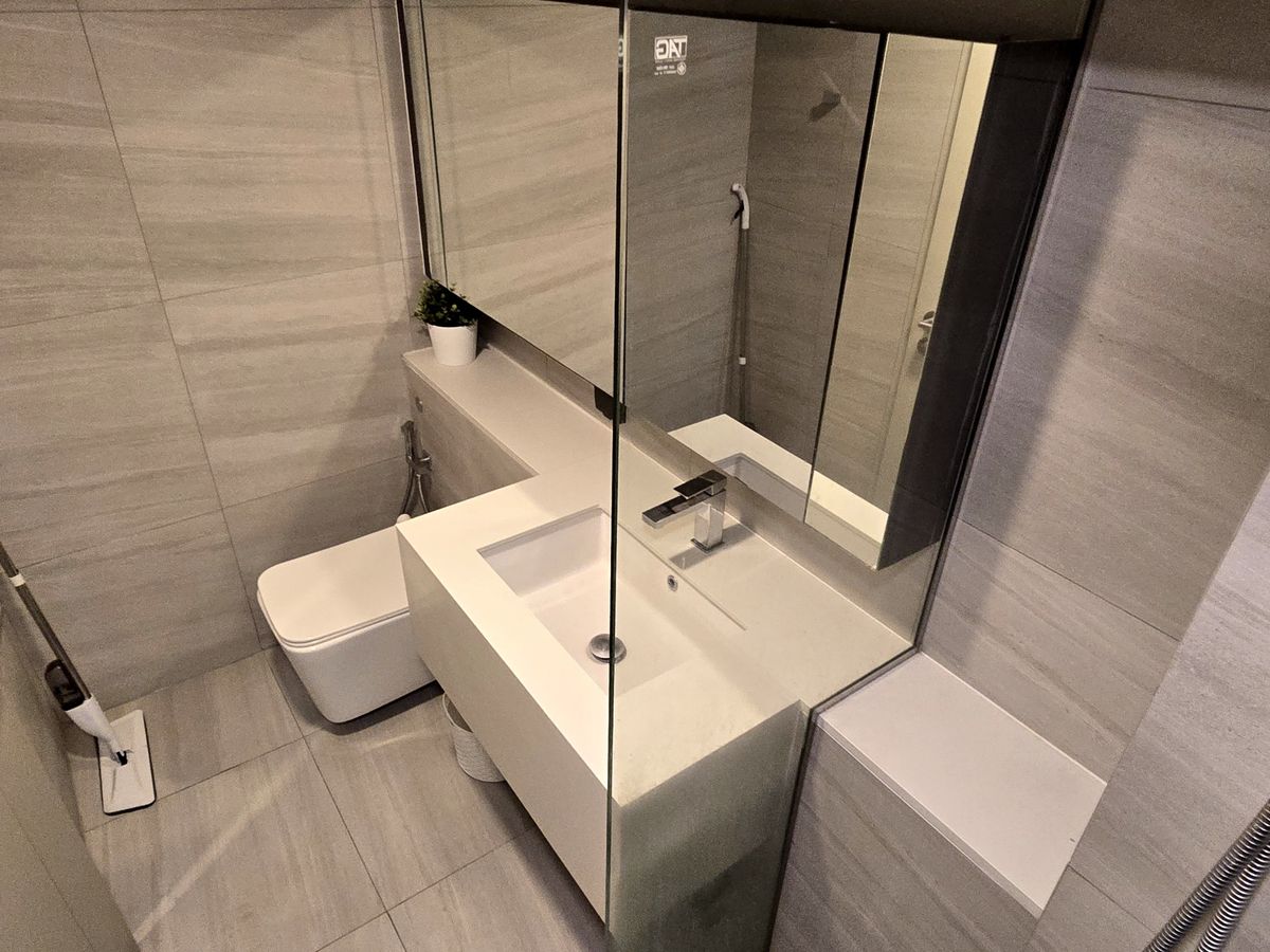 For RentCondoSiam Paragon ,Chulalongkorn,Samyan : Park Origin Chula Samyan【𝐑𝐄𝐍𝐓】🔥Luxurious and expensive design in gray-gold tones, beautiful lighting, and a calm charm🔥 Contact Line ID: @hacondo