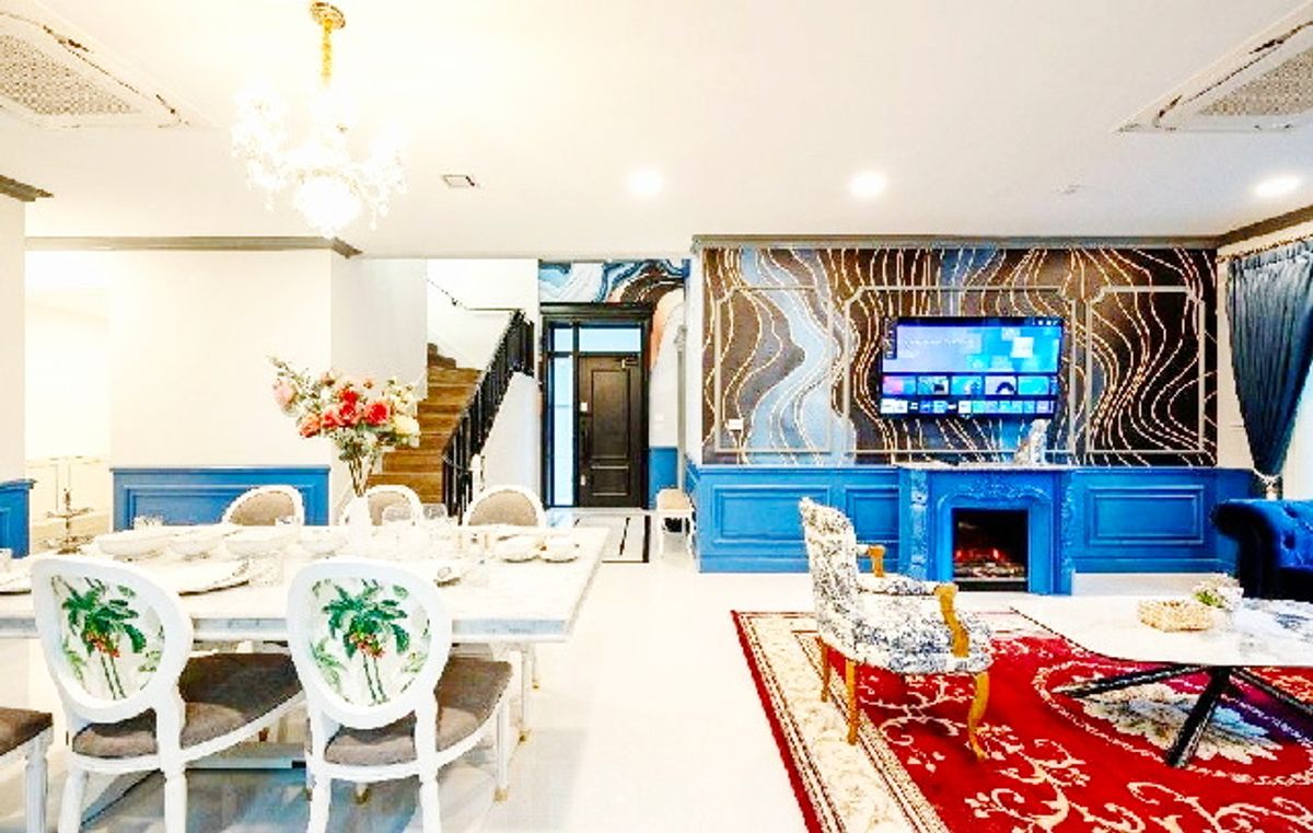 ให้เช่าบ้านมีนบุรี-ร่มเกล้า : รร.นานาชาติแอสคอต 800 ม. นันทวัน พระราม 9 กรุงเทพกรีฑาตัดใหม่ ให้เช่าบ้านมุมหรูหรา 2 ชั้น 106 ตร.วา. 302 ตร.ม.4 นอน 5 น้ำ กลิ่นอายฝรั่งเศส