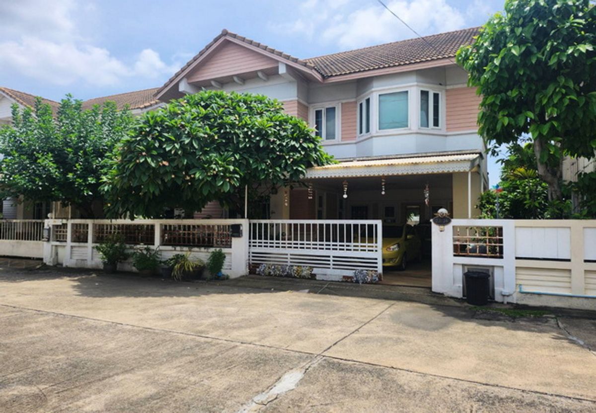 ขายบ้านโชคชัย4 ลาดพร้าว71 : ขายบ้านเดี่ยว หมู่บ้านชมนาถ ซอยนาคนิวาส 48 เนื้อที่ 54.8 ตร.ว. 2 ชั้น 4 นอน 5 น้ำ ราคาต่อรองได้