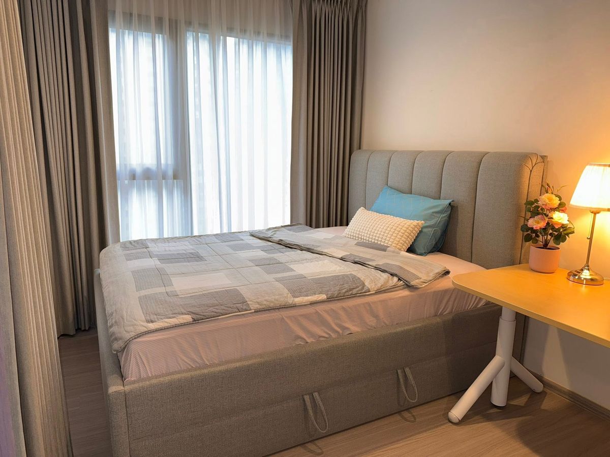 For RentCondoRama9, Petchburi, RCA : Rent RR354 Life Asoke Hype. Beautiful room, complete furniture, separate bedroom, separate kitchen, close to MRT Rama 9.