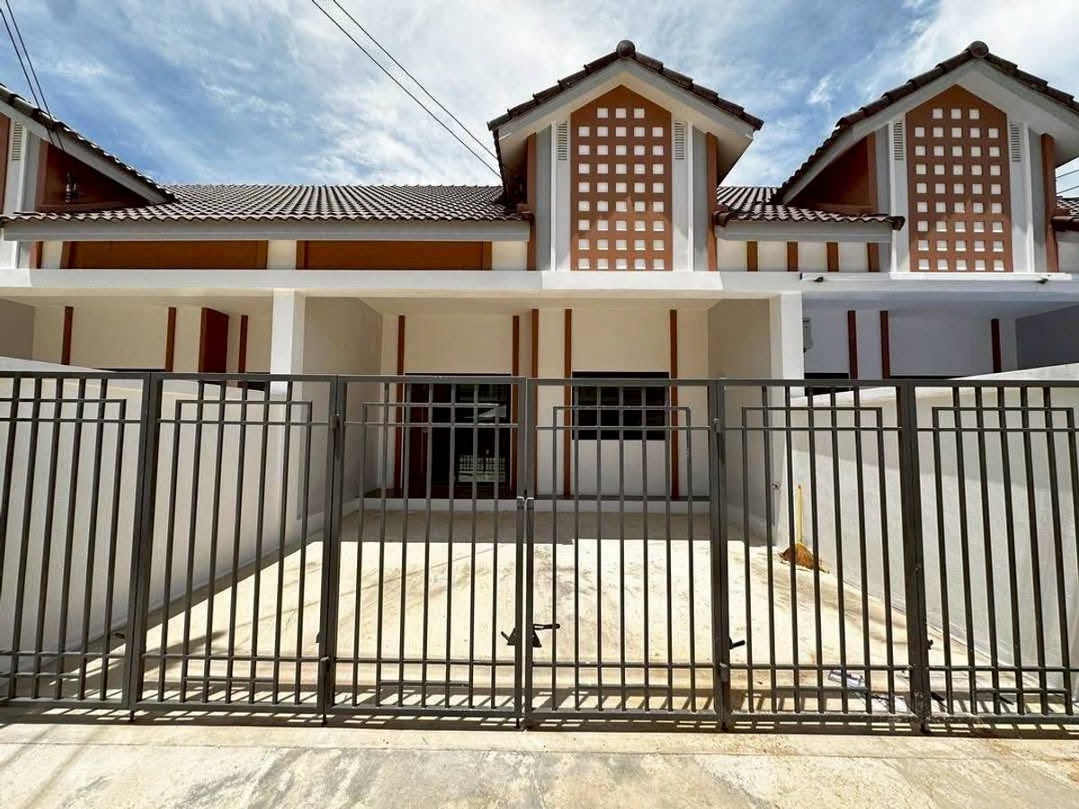 For RentTownhomePattaya, Bangsaen, Chonburi : Baan Zensiri Townhouse
