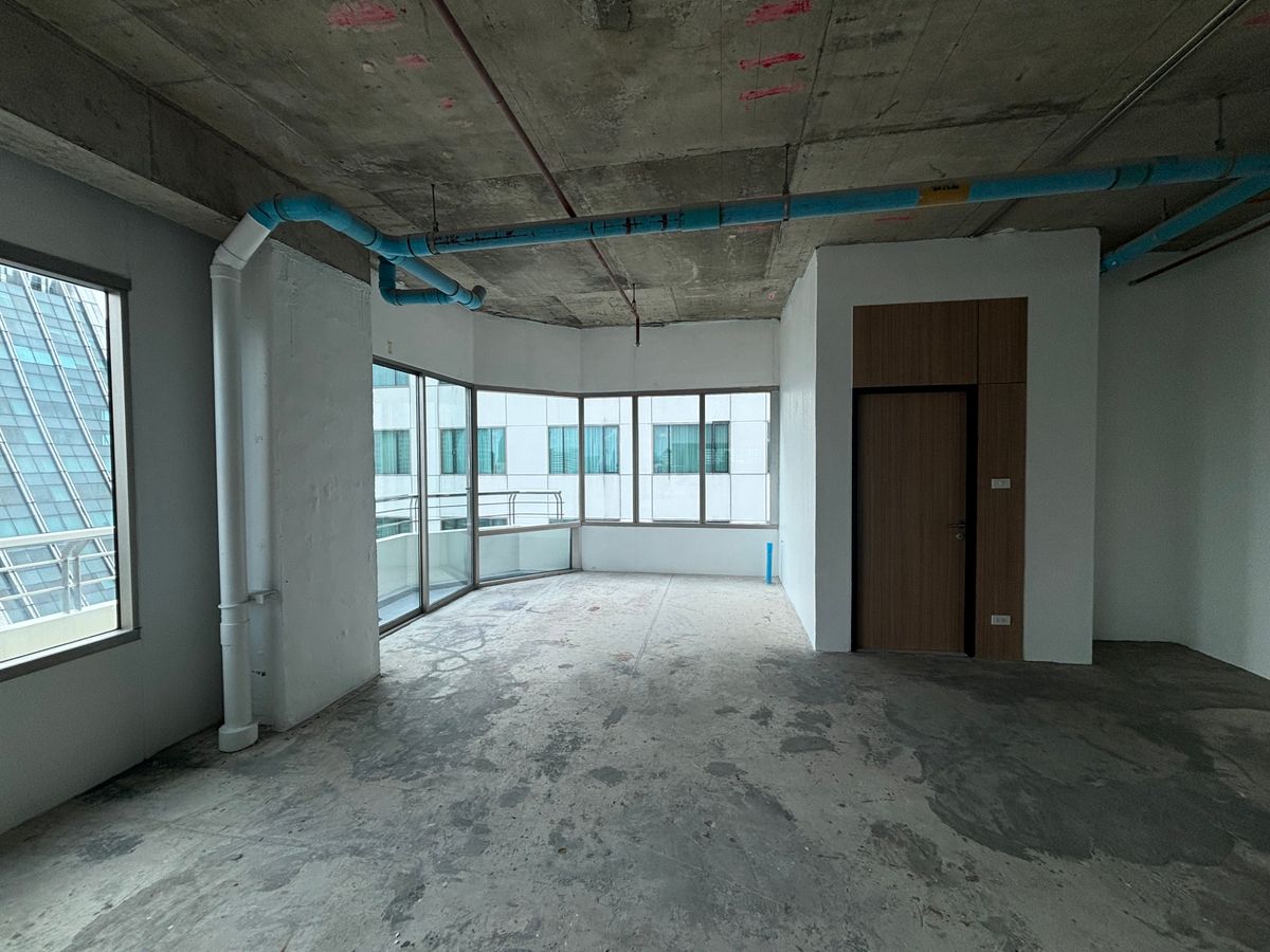 For RentOfficeSukhumvit, Asoke, Thonglor : Office area for rent: Attached to MRT Sukhumvit - 430 sq.m. (both class)