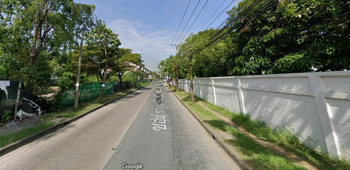 ขายที่ดินรามคำแหง หัวหมาก : ขายที่ดิน รามคำแหง21  นวศรี แปลงสวย ทำเลดี ราคาถูกที่สุดในโซนนี้
ถนนสวย กำลังปรับปรุงทั้งเส้น อนาคตราคาขึ้นแน่นอน