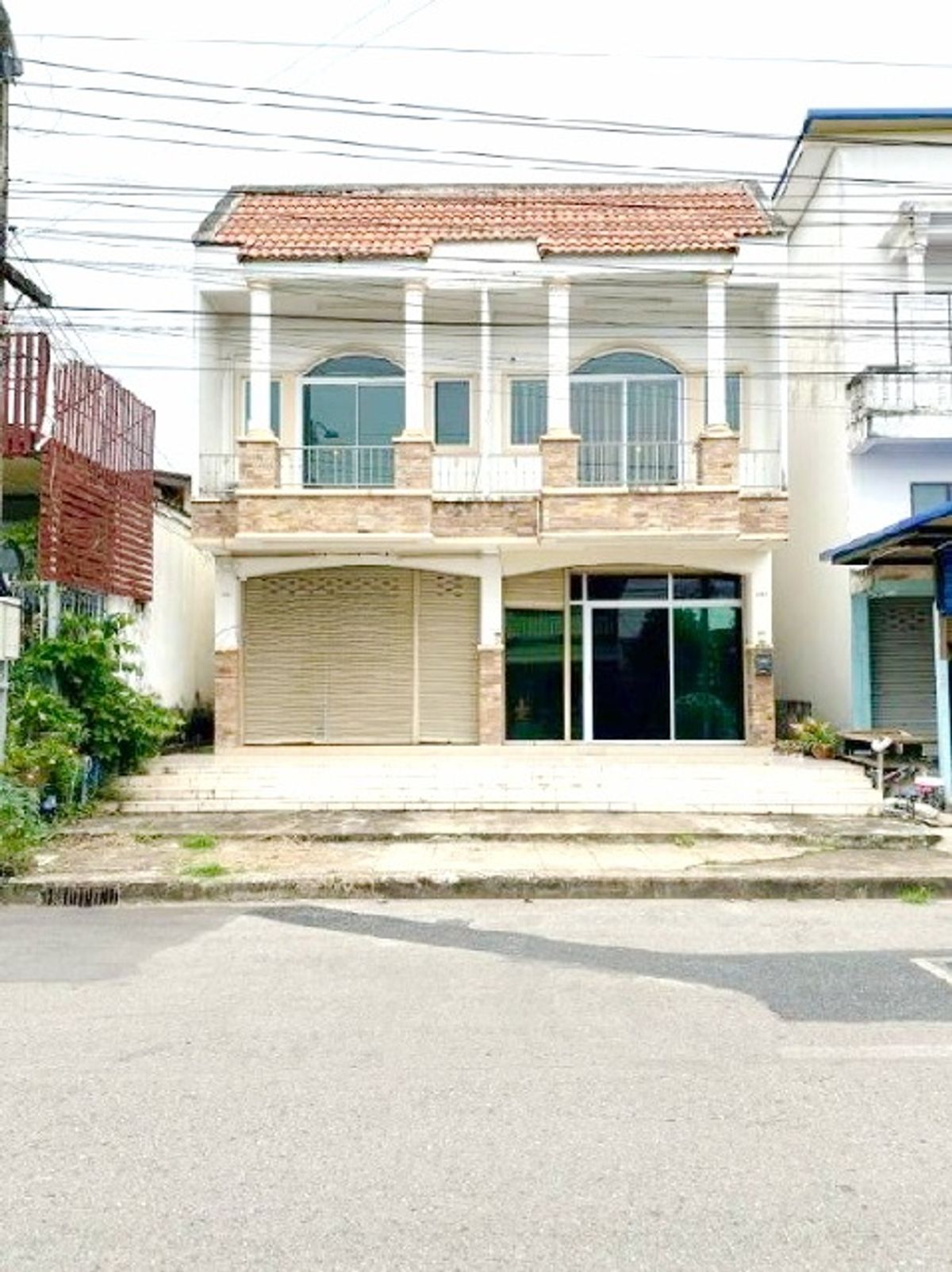 ให้เช่าอาคารพาณิชย์หนองคาย : ติดถนนหลัก ตลาดท่าเสด็จ 3.2 กม. รร.เซ็นต์ปอลหนองคาย 1.7กม.ตลาดวัดธาตุ ให้เช่าอาคารพาณิชย์ 2 ชั้น 35ตร.วา.295 ตร.ม.2 นอน 2 น้ำ