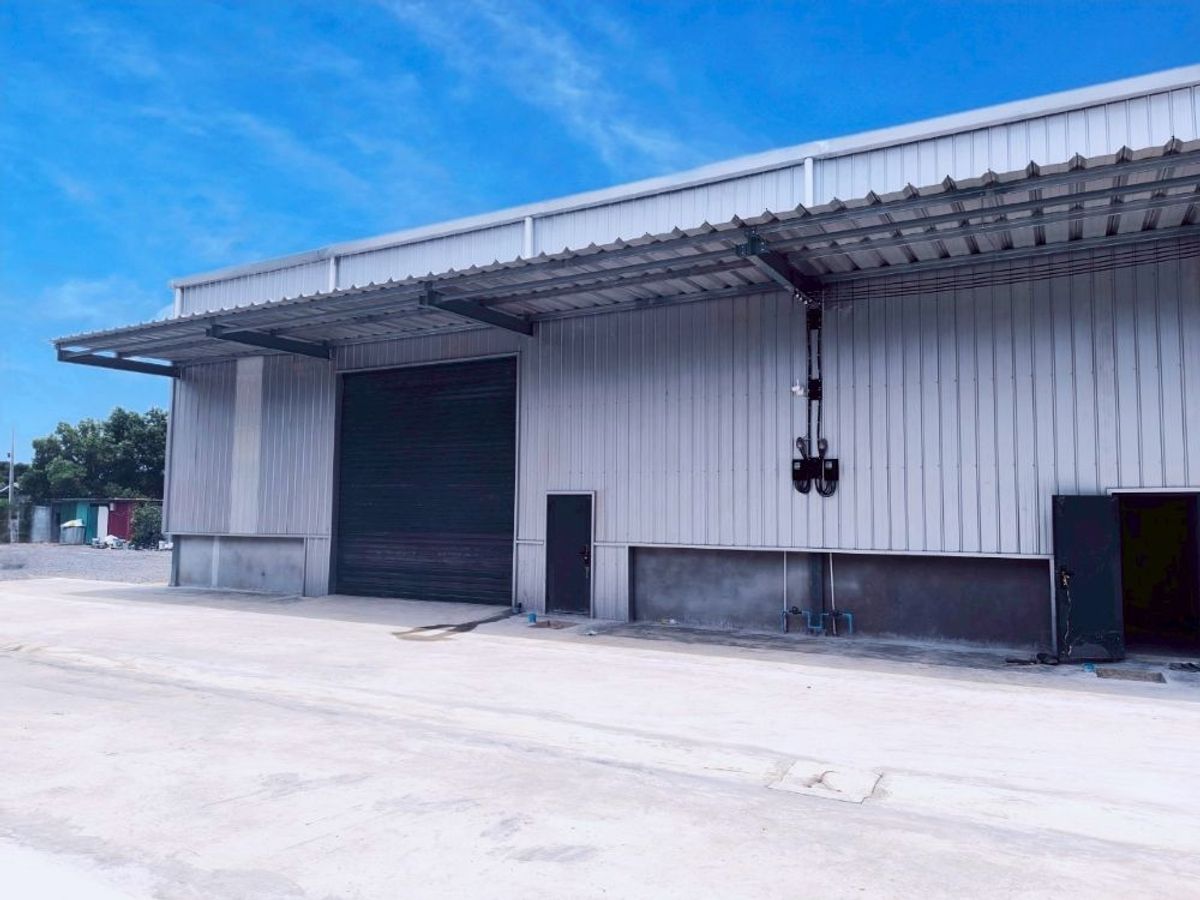 For RentWarehousePathum Thani,Rangsit, Thammasat : Rent a new open warehouse with 2 -storey office, good location, convenient to travel near the Thai market, Khlong Luang District Pathum Thani Province