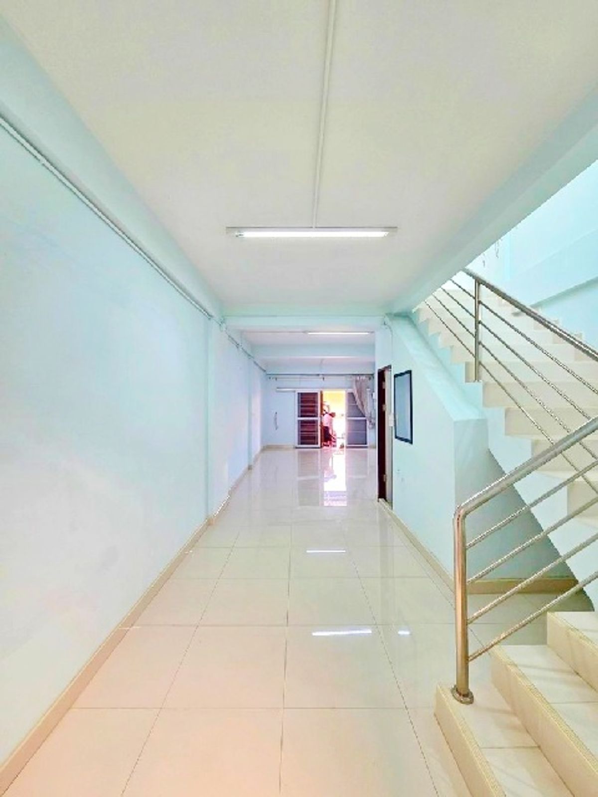 For RentTownhomeRattanathibet, Sanambinna : Rama 5 Market 3.5 km. PhraNgern Market 1.6km. WatSomKleng Bangyai Hospital 3.4 km. For rent 2-storey