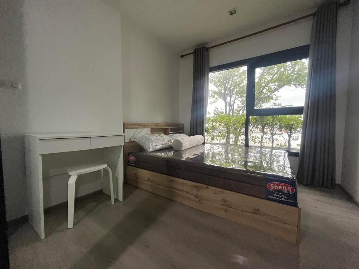 For RentCondoBang kae, Phetkasem : The Base Phetkasem【𝐑𝐄𝐍𝐓】🔥A cozy, minimal room decorated in white and wood tones, making the most of every space🔥 Contact Line ID: @hacondo
