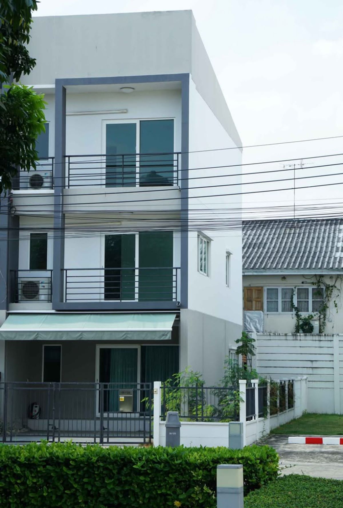 ให้เช่าทาวน์โฮมลาดกระบัง สุวรรณภูมิ : ให้เช่าทาวน์โฮม/โฮมออฟฟิศ บ้านกลางเมือง สวนหลวง ใกล้ซีคอนสแควร์​ ศรีนครินทร์