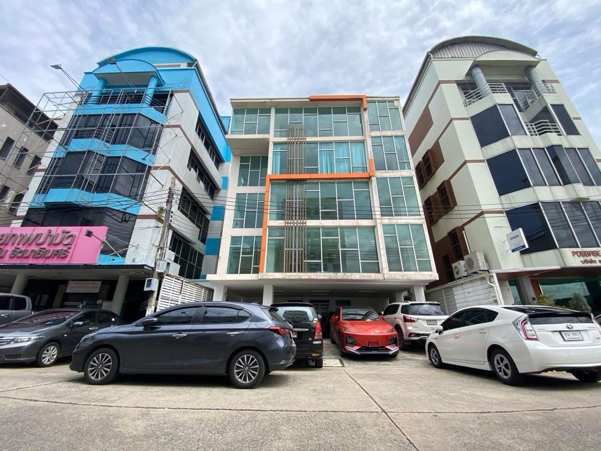 For RentOfficeRattanathibet, Sanambinna : For rent / selling 5 -story office building with lift + parking at Soi Rattanathibet 32, only 120 meters from MRT, Nonthaburi 1