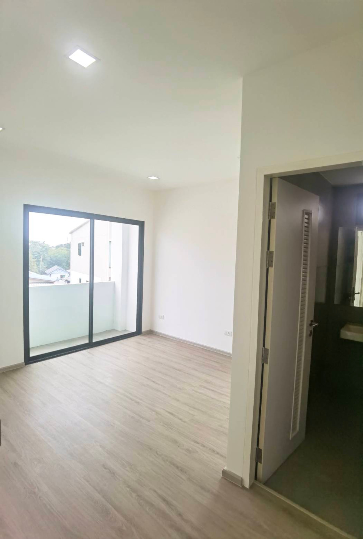 For SaleTownhomePinklao, Charansanitwong : Urgent sale‼ ️ House No. 989/1 The Bliz Sathorn-Charan 35 Premium Townhouse, the corner of the Children's Play, the swimming pool only has only one house.