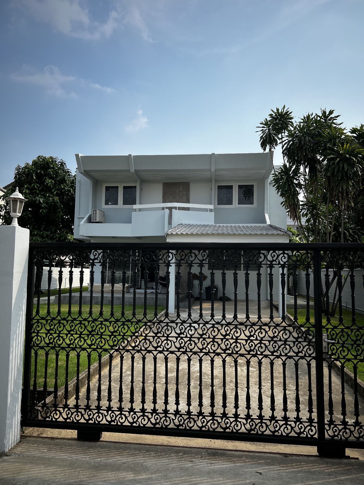 For RentHousePattanakan, Srinakarin : 2-storey detached house, new renovation, beautiful decoration for rent in Phatthanakan-Suan Luang Near Wiparam Hospital, only 1.1 km.