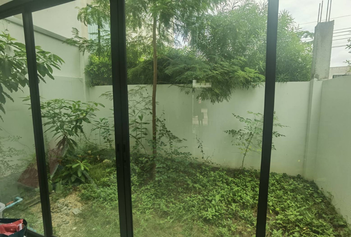 For SaleTownhomePinklao, Charansanitwong : Urgent sale‼ ️ House No. 989/1 The Bliz Sathorn-Charan 35 Premium Townhouse, the corner of the Children's Play, the swimming pool only has only one house.