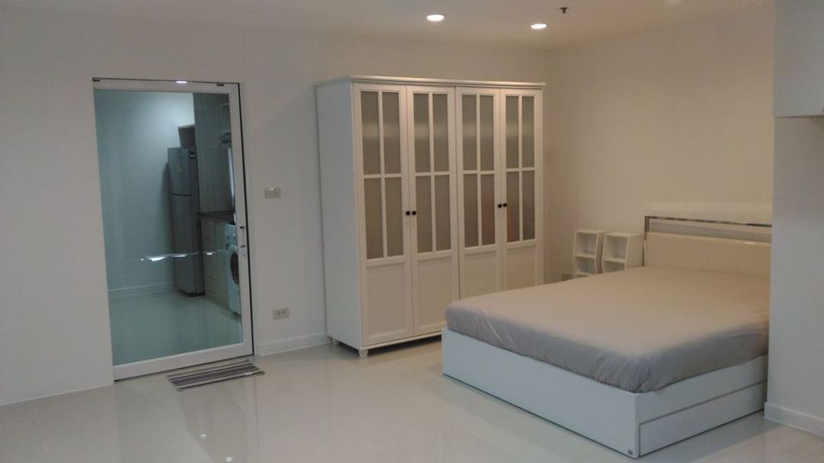 ให้เช่าคอนโดสีลม ศาลาแดง บางรัก : Silom Suite【𝐑𝐄𝐍𝐓】🔥ห้องตกแต่งโทนเทา-ไม้อ่อน เท่แบบคลาสสิค เฟอร์สวยดูแพงไม่ต้องแต่งเพิ่ม🔥 ติดต่อไลน์ไอดี: @hacondo