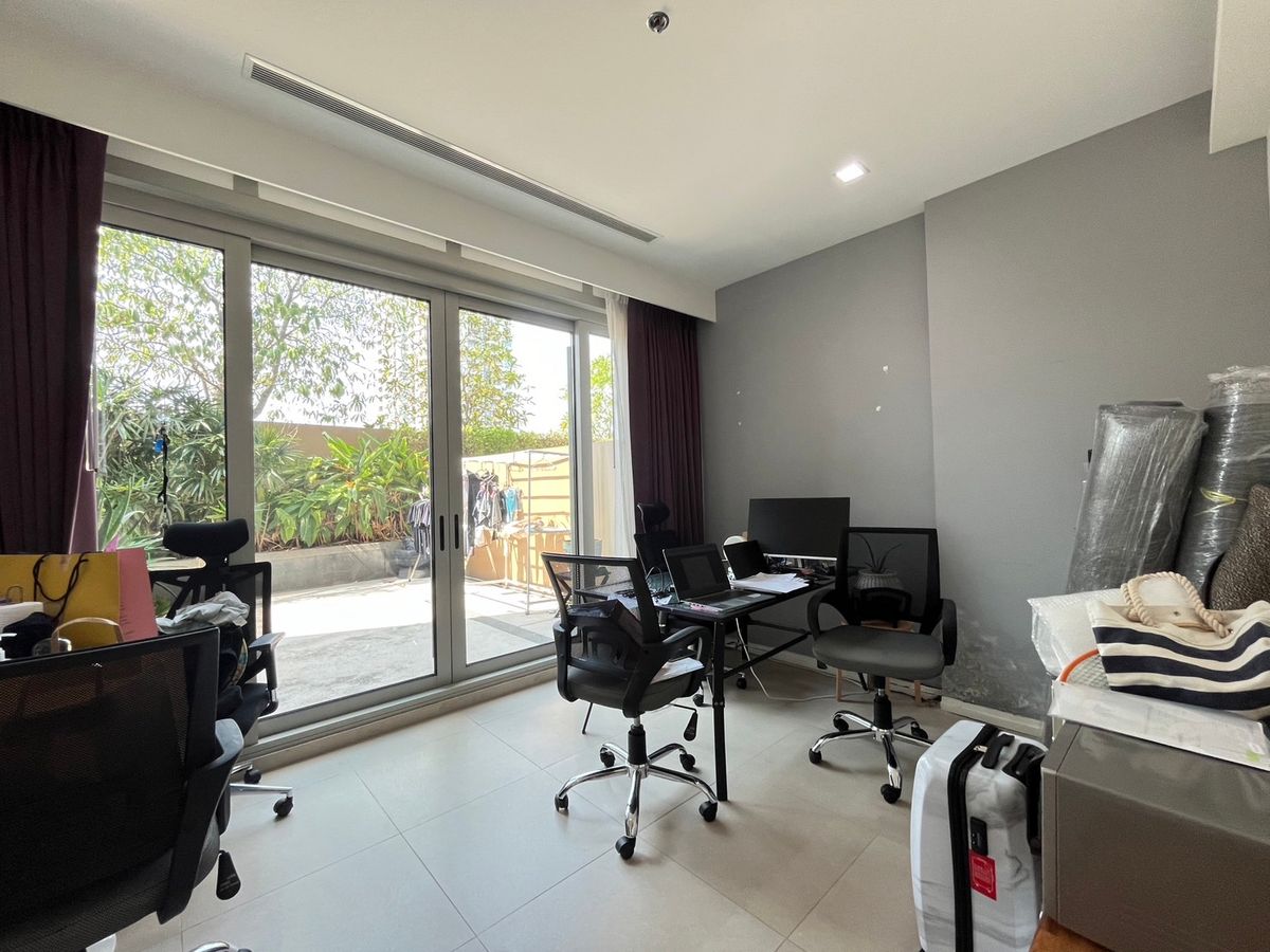 For SaleCondoWongwianyai, Charoennakor : Rare unit Duplex Penthouse ✨The River✨ 3 bedrooms, 4 bathrooms, size 286 sq m, near BTS / MRT Krung Thon Buri (0.9 km.) Tel.0982645161